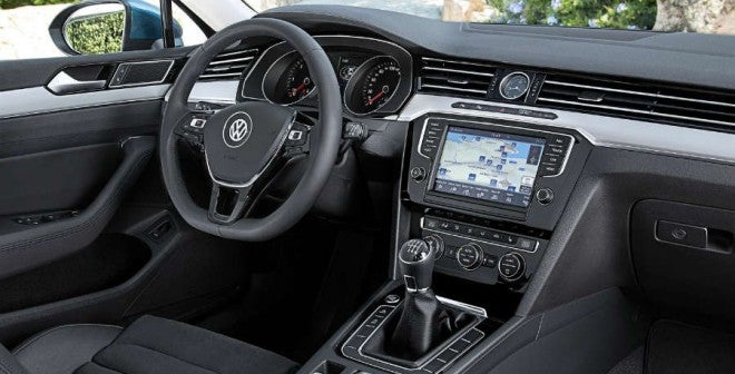 Volkswagen Passat Volkswagen renueva el interior del Passat dotándolo de una imagen más vanguardista.