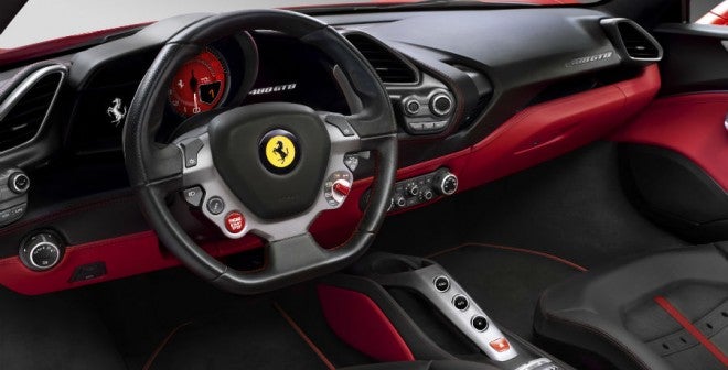 Ferrari 488 GTB El interior del Ferrari 488 GTB sigue la línea estética de las últimas creaciones de la casa italiana.