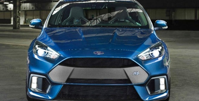 Ford Focus RS El Ford Focus RS se distingue estéticamente del resto de la gama.