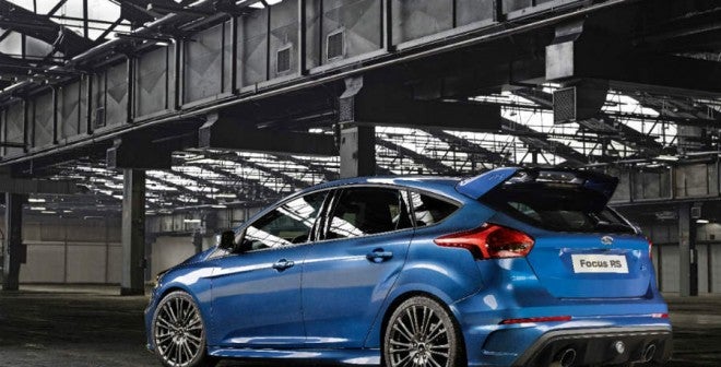 Ford Focus RS La zaga del nuevo Focus RS mantiene un alerón delantero sobredimensionado como seña de identidad.