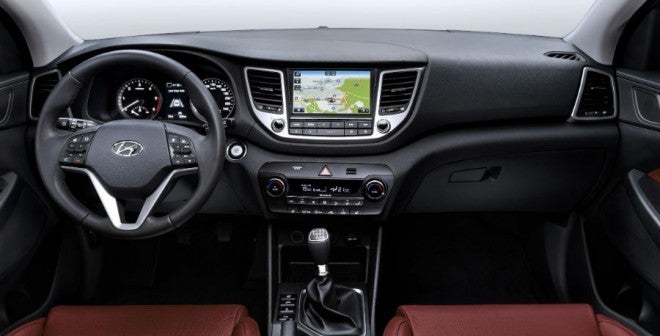 Hyundai Tucson El interior del Hyundai Tucson cuenta con un mayor espacio en el interior que su predecesor.