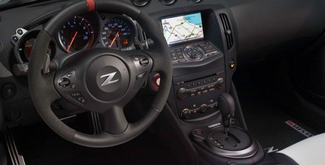 Nissan 370Z Nismo El interior del Nissan 370Z Nismo Roadster cuenta con un completo sistema de infoentretenimiento.