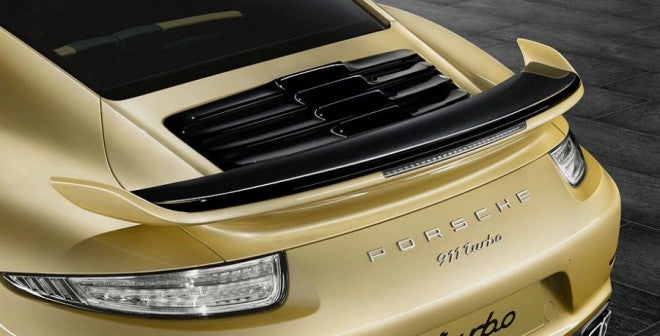Porsche 911 La zaga del 911 Turbo varía de forma evidente con el nuevo kit aerodinámico.