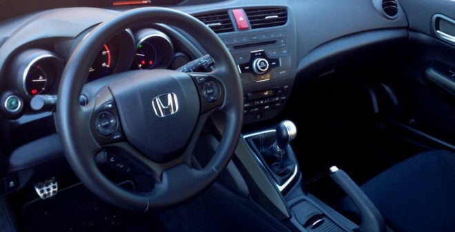 Honda Civic El diseño del interior del Honda Civic es arriesgado y futurista. En líneas generales, gusta.