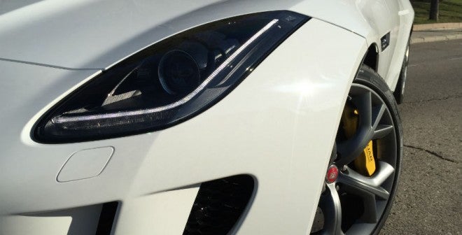 Jaguar F Type Coupé R Faros, tomas de aire, llantas... cada detalle del Jaguar F-Type destila agresividad.