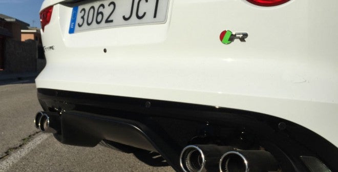 Jaguar F Type Coupé R Los cuatro tubos de escape del F-Type Coupé emiten un sonido tan espectacular como contundente.
