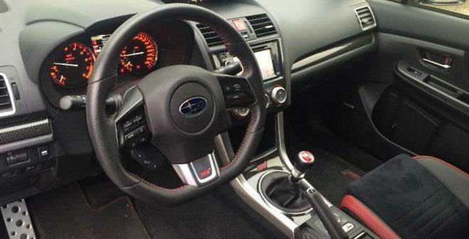 Subaru WRX STi Deportividad y calidad se mezclan a la perfección en el interior del Subaru WRX STi.