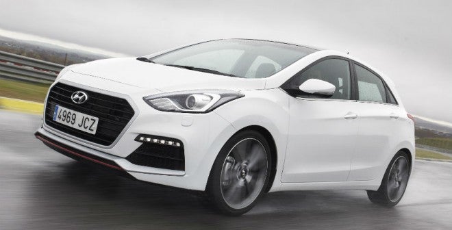 Hyundai i30 Turbo El Hyundai i30 Turbo cuenta con un motor de gasolina de 186 CV.