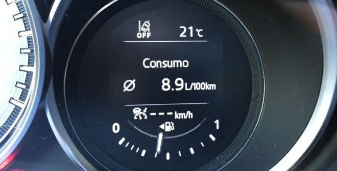 Mazda CX5 El consumo medio que obtuvimos durante la semana de pruebas con el Mazda CX-5 con motor de gasolina de 192 CV fue de 8,9 l/100 km.