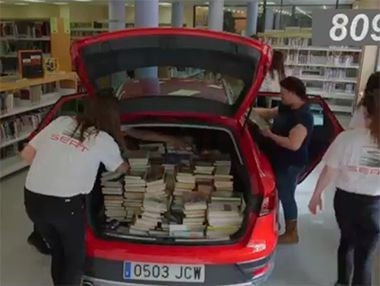 Cómo se meten más de 1.000 libros en un Seat León X-Perience Cómo se meten más de 1.000 libros en un Seat León X-Perience