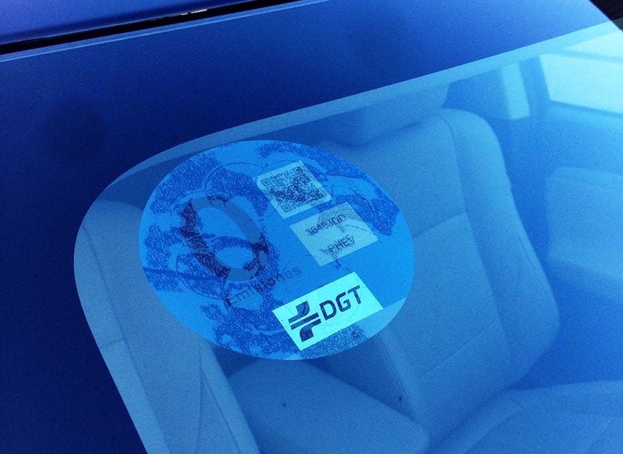 Distintivo azul de cero emisiones para el Mistubishi Outlander PHEV