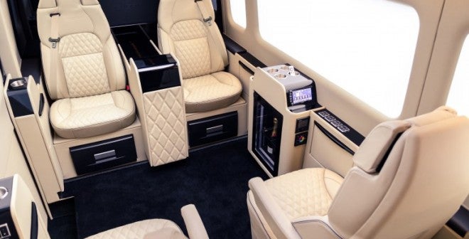Mercedes Senzati Jet Sprinter El interior del Mercedes Senzati Jet Sprinter puede llegar a ser más cómodo que una casa convencional.