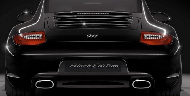 Porsche 911 Black Edition El Porsche 911 Black Edition está disponible en versiones coupé y cabrio.