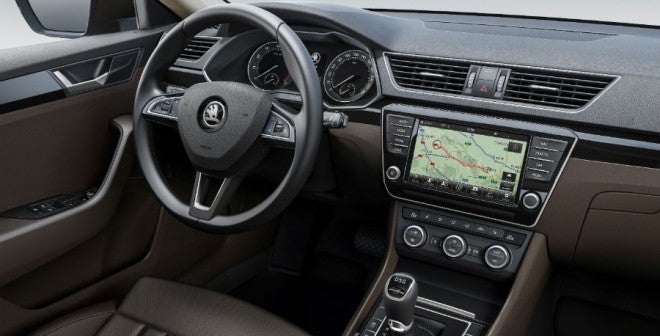 Skoda Superb El interior del Skoda Superb gana en espacio gracias al aumento de las dimensiones del coche.