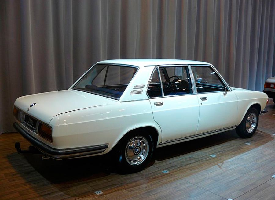 BMW Nino Bravo BMW-2500-1969-by-Lebubu93---Own-work.-Licensed-under-CC-BY-SA-3.0-via-Wikimedia-Commons---httpscommons.wikimedia.orgwikiFileBMW_2500_1969.jpg#mediaFileBMW_2500_1969