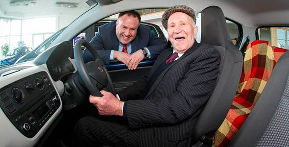 Un joven de 94 años se compra un Seat Mii Un joven de 94 años se compra un Seat Mii