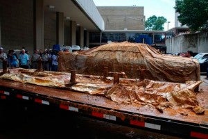 El coche se trasladó de una pieza.