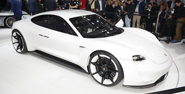 Porsche Mission E: tan eléctrico y veloz como un rayo Porsche Mission E: tan eléctrico y veloz como un rayo