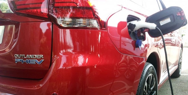 Prueba Mitsubishi Outlander PHEV 2016 (21) Recarga eléctrica