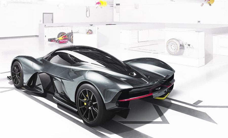Las formas de este Aston Martin están esculpidas por el viento.