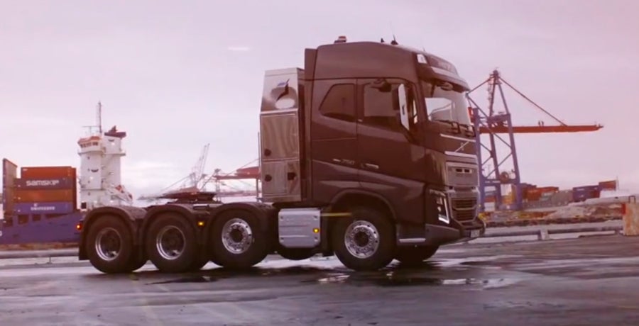 El Volvo FH16 consiguió su reto más importante: arrastrar 325 toneladas El Volvo FH16 consiguió su reto más importante: arrastrar 325 toneladas