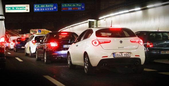Siete de cada diez españoles va en coche a trabajar Siete de cada diez españoles va en coche a trabajar