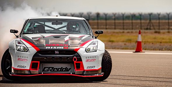 El Nissan GT-R MY16 logra el récord Guinness por el derrape más rápido del mundo El Nissan GT-R MY16 logra el récord Guinness por el derrape más rápido del mundo