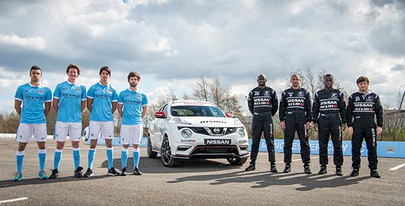 Los jugadores del Manchester City se convierten en pilotos por un día Los jugadores del Manchester City se convierten en pilotos por un día