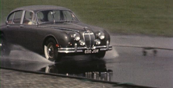 Dunlop, la primera marca en estudiar el aquaplaning Dunlop, la primera marca en estudiar el aquaplaning
