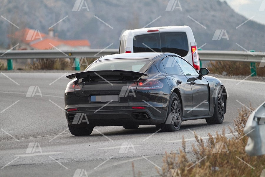 El Panamera Junior podría estar listo en apenas un año.