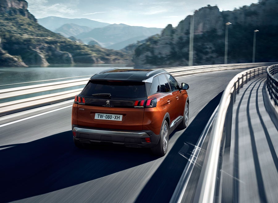 El nuevo Peugeot 3008 cuenta con luces de circulación diurna en la zaga.