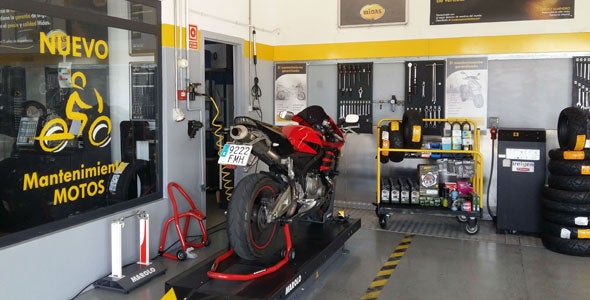 Neumáticos y frenos, el mantenimiento más habitual en las motos Neumáticos y frenos, el mantenimiento más habitual en las motos