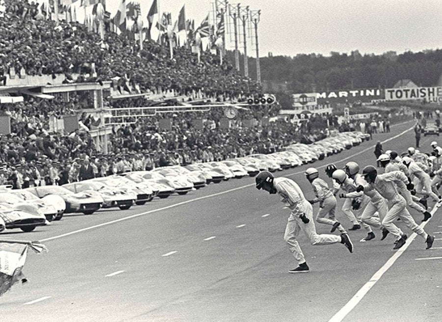 Salida clásica de las 24 Horas de Le Mans.