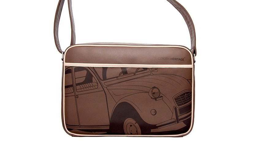 El Citroën 2 CV como complemento de moda El Citroën 2 CV como complemento de moda
