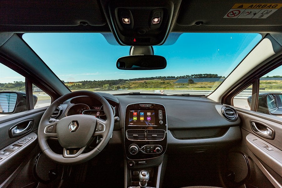 El interior mejora su aspecto con nuevos materiales y un equipamiento más completo.