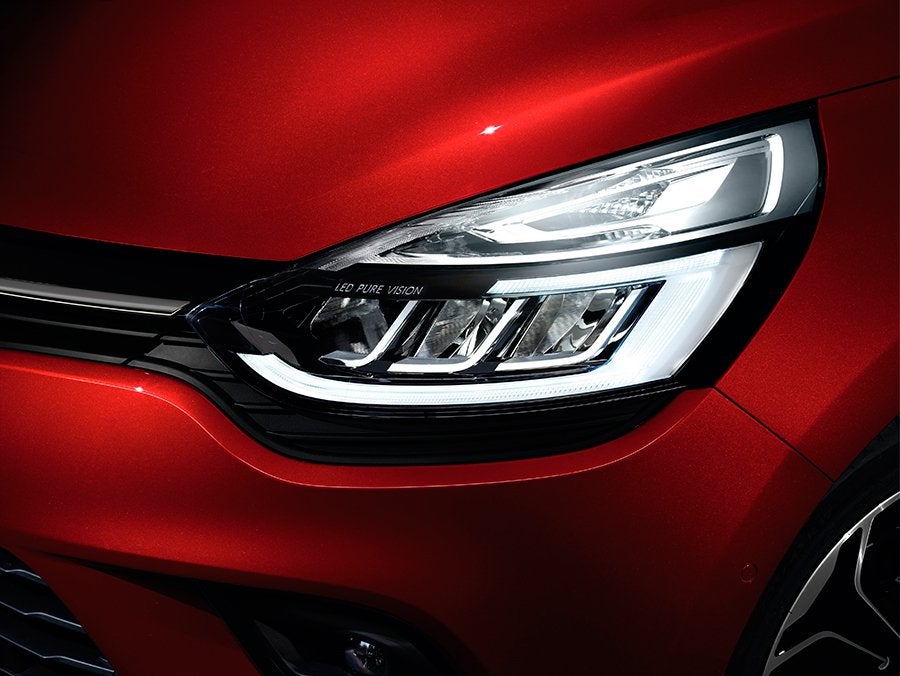 Los faros LED mejoran la seguridad y le dan un aspecto más moderno al Clio.