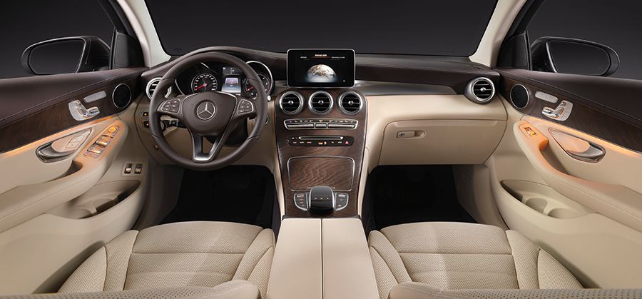 El interior es acogedor y el equipamiento completo y a la última en tecnología.