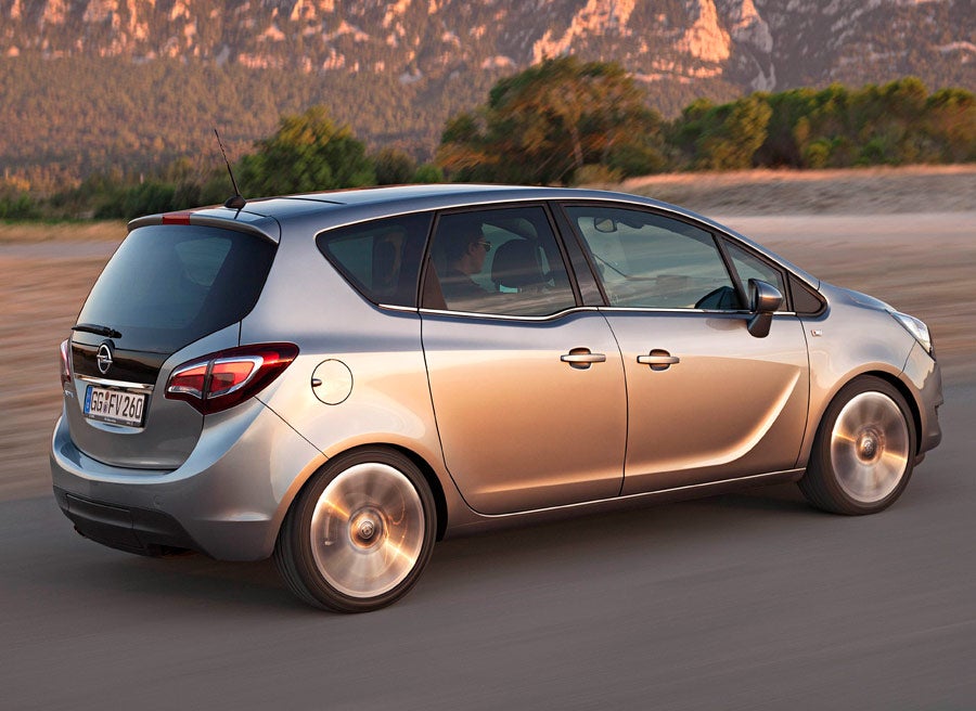 El monovolumen Opel Meriva es rival del Ford B-Max.