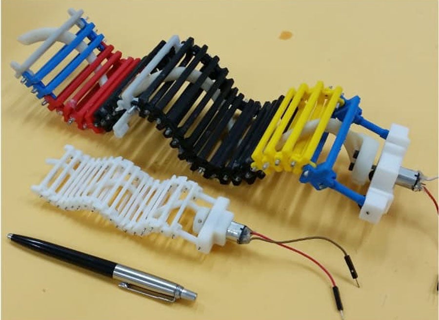 El robot consta de un mecanismo muy simple, una varilla en forma de espiral que forma el cuerpo de la estructura.