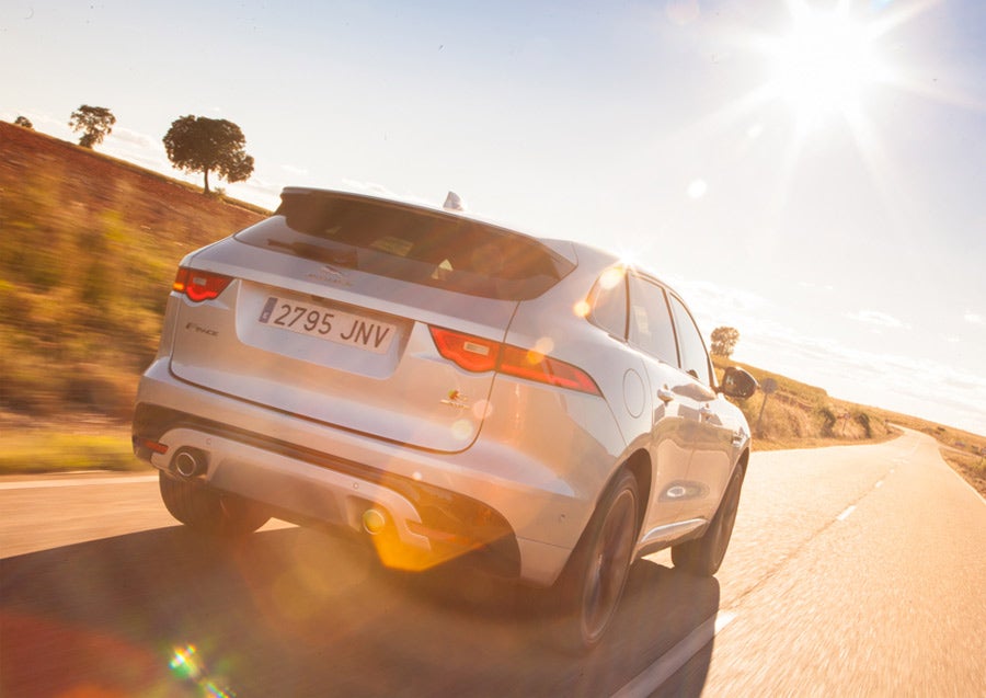Las oscilaciones de la carrocería estan muy contenidas en el Jaguar F-Pace.