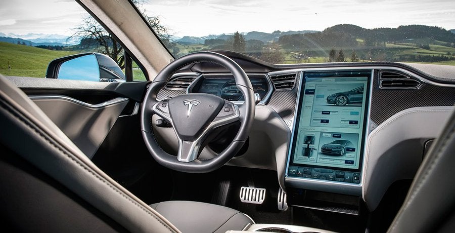 Siguen investigando el accidente mortal del Tesla con piloto automático Siguen investigando el accidente mortal del Tesla con piloto automático