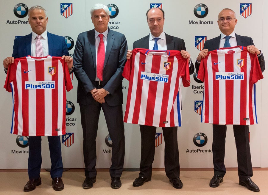 Directiva y concesionarios han firmado el acuerdo.