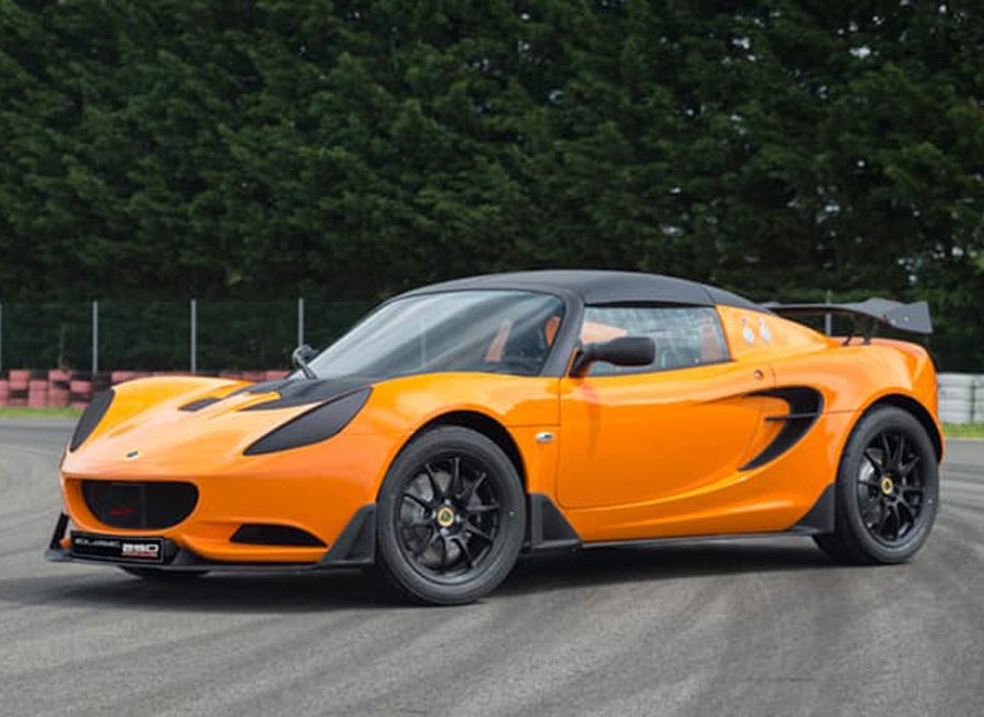 Lotus ha trabajado en que el peso sea de 900 kilos.