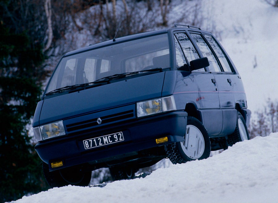 Renault Espace de 1984, precursor del monovolumen moderno.