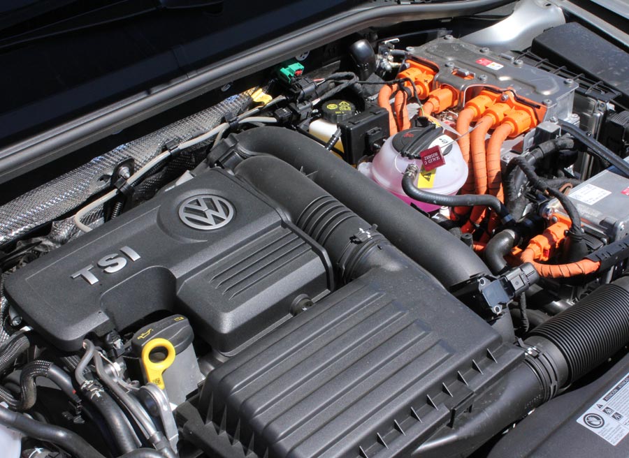 El motor de combustión del VW Passat GTE es un 1.4 de gasolina y turbo.