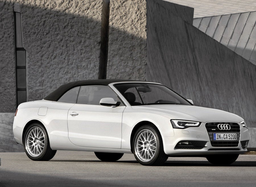 La capota del lona del Audi A5 puede tener hasta 5 capas, lo que le hace un coche cabrio muy bien aislado.