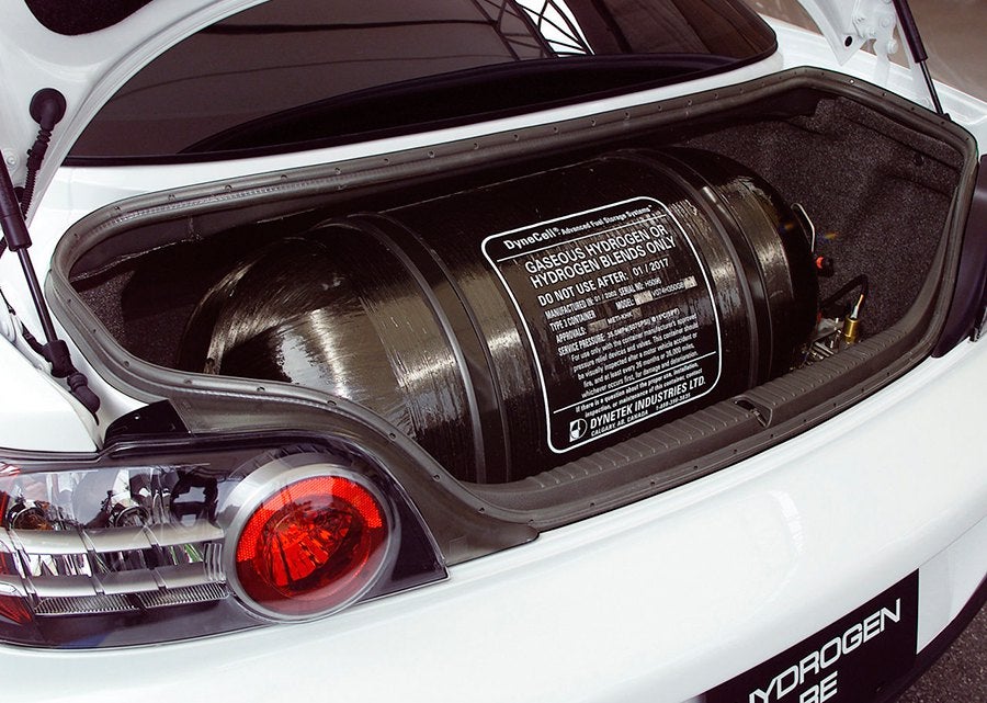 Depósito de hidrógeno en un Mazda RX8.