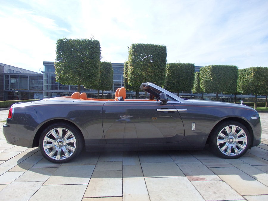 El Rolls - Royce Dawn tiene una longitud de 5,3 metros.