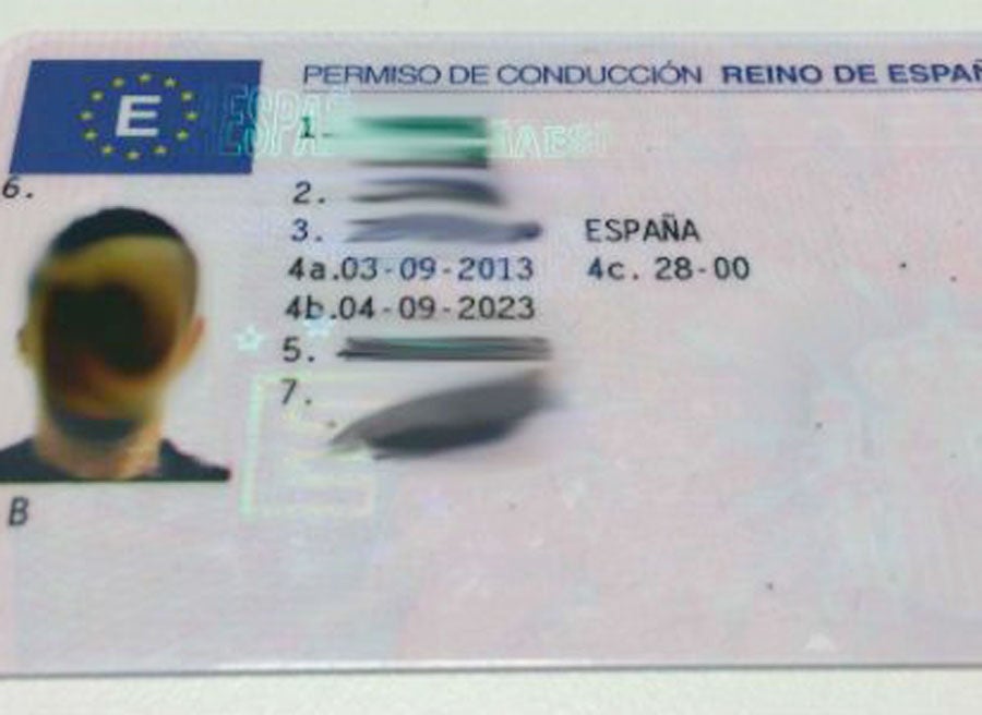 Parte delantera del carnet de conducir en España.