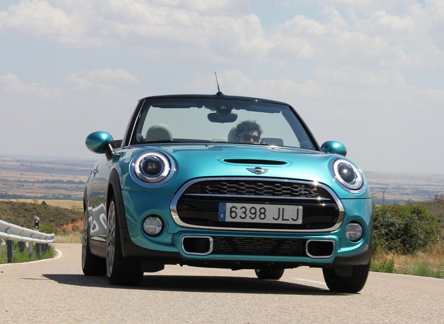El motor permite elevadas prestaciones al Mini Cooper S Cabrio.